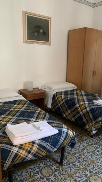 Albergo Pensione Ardenza Self Check-In Livorno Bagian luar foto