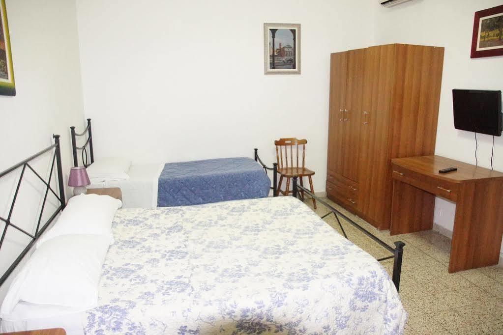 Albergo Pensione Ardenza Self Check-In Livorno Bagian luar foto