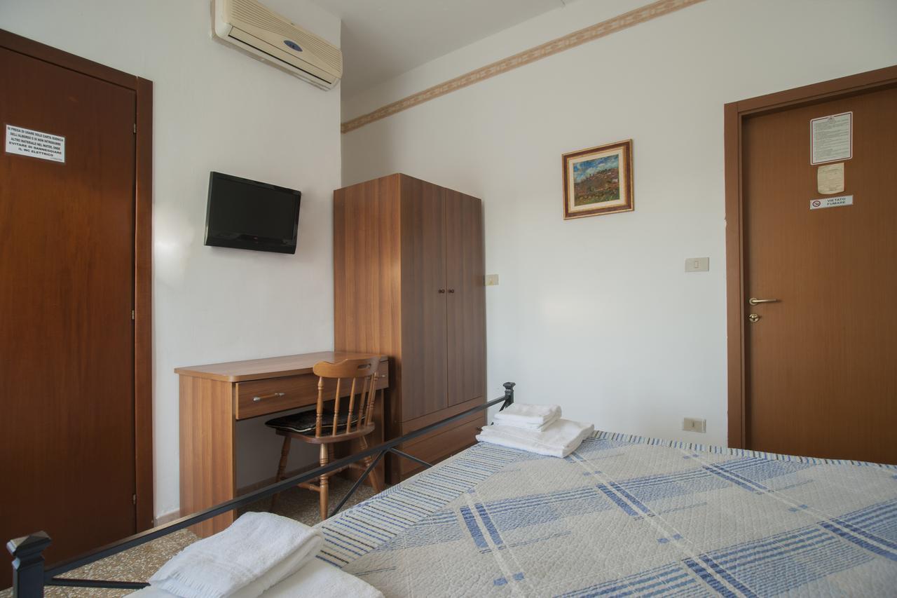 Albergo Pensione Ardenza Self Check-In Livorno Bagian luar foto