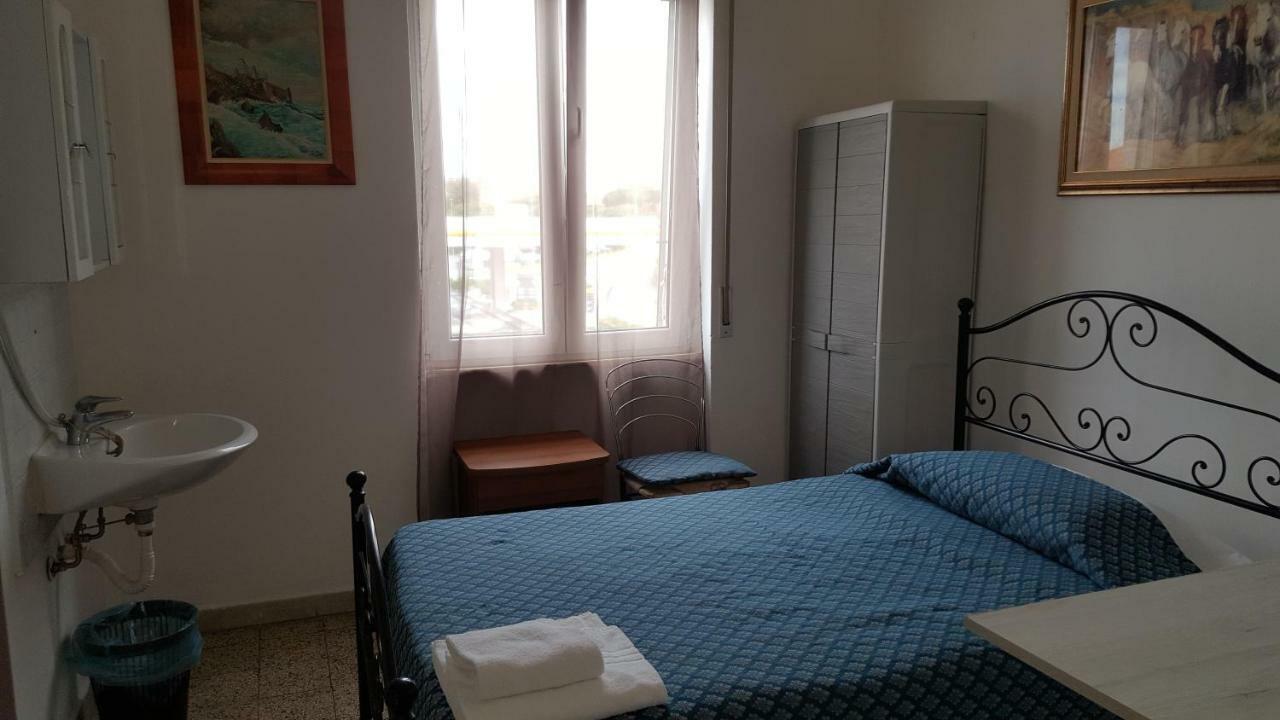 Albergo Pensione Ardenza Self Check-In Livorno Bagian luar foto