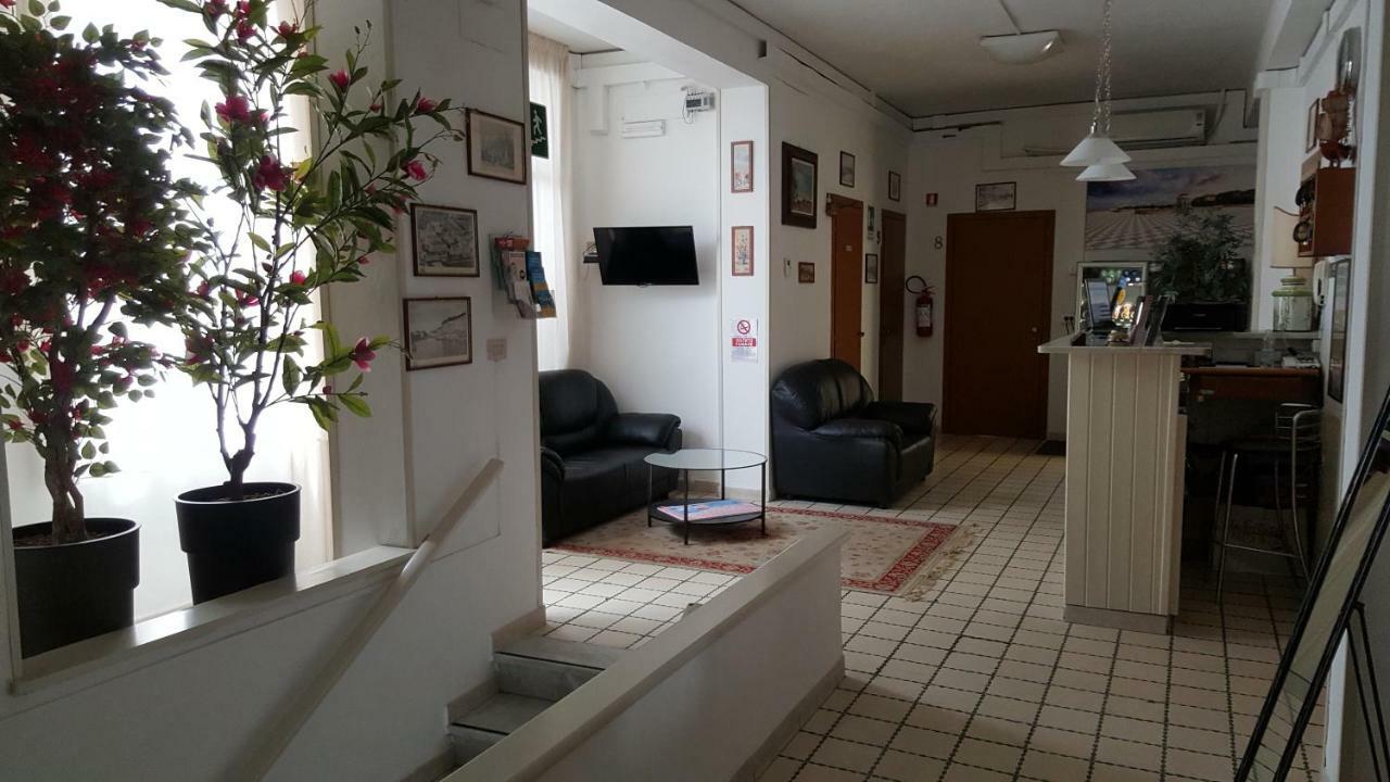Albergo Pensione Ardenza Self Check-In Livorno Bagian luar foto