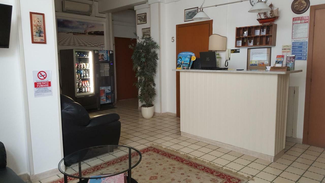 Albergo Pensione Ardenza Self Check-In Livorno Bagian luar foto