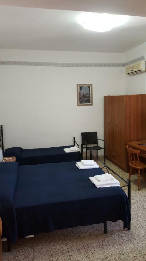Albergo Pensione Ardenza Self Check-In Livorno Bagian luar foto