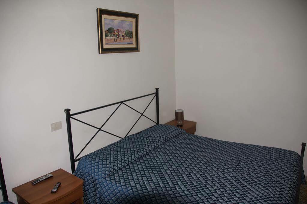 Albergo Pensione Ardenza Self Check-In Livorno Bagian luar foto